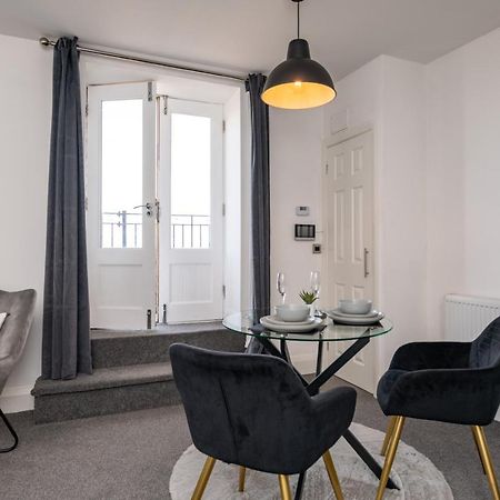 The Croston Balcony Apartment- Morecambe Central Promenade, Beach Front And Sea Views Esterno foto