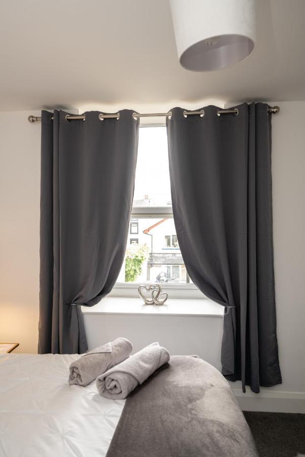 The Croston Balcony Apartment- Morecambe Central Promenade, Beach Front And Sea Views Esterno foto