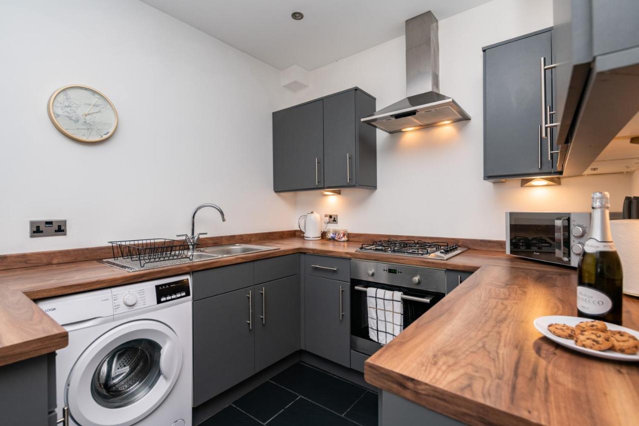 The Croston Balcony Apartment- Morecambe Central Promenade, Beach Front And Sea Views Esterno foto