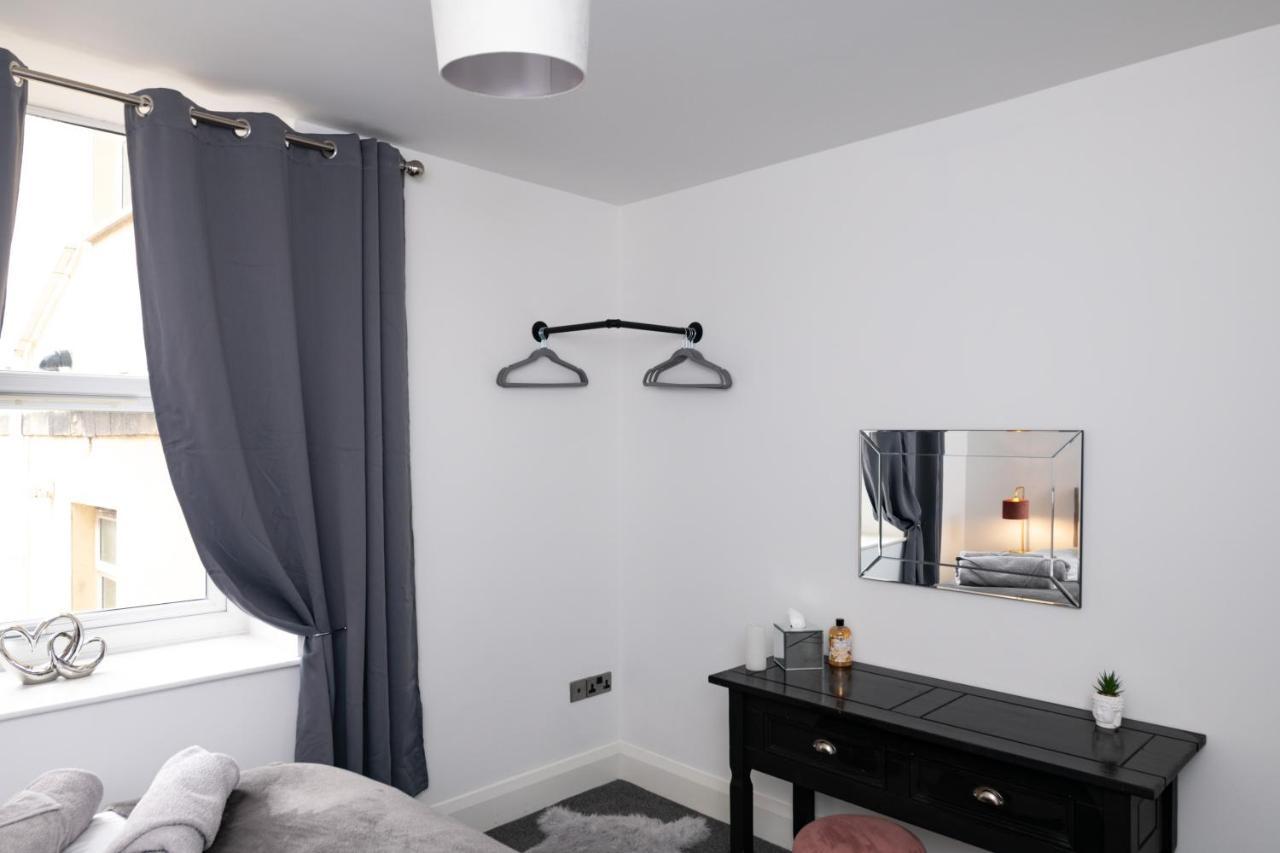 The Croston Balcony Apartment- Morecambe Central Promenade, Beach Front And Sea Views Esterno foto